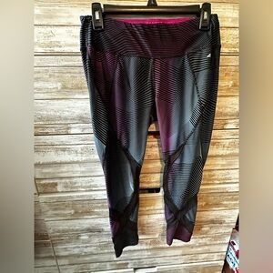 🖤 Avia Printed Cropped Athletic Leggings Size Medium